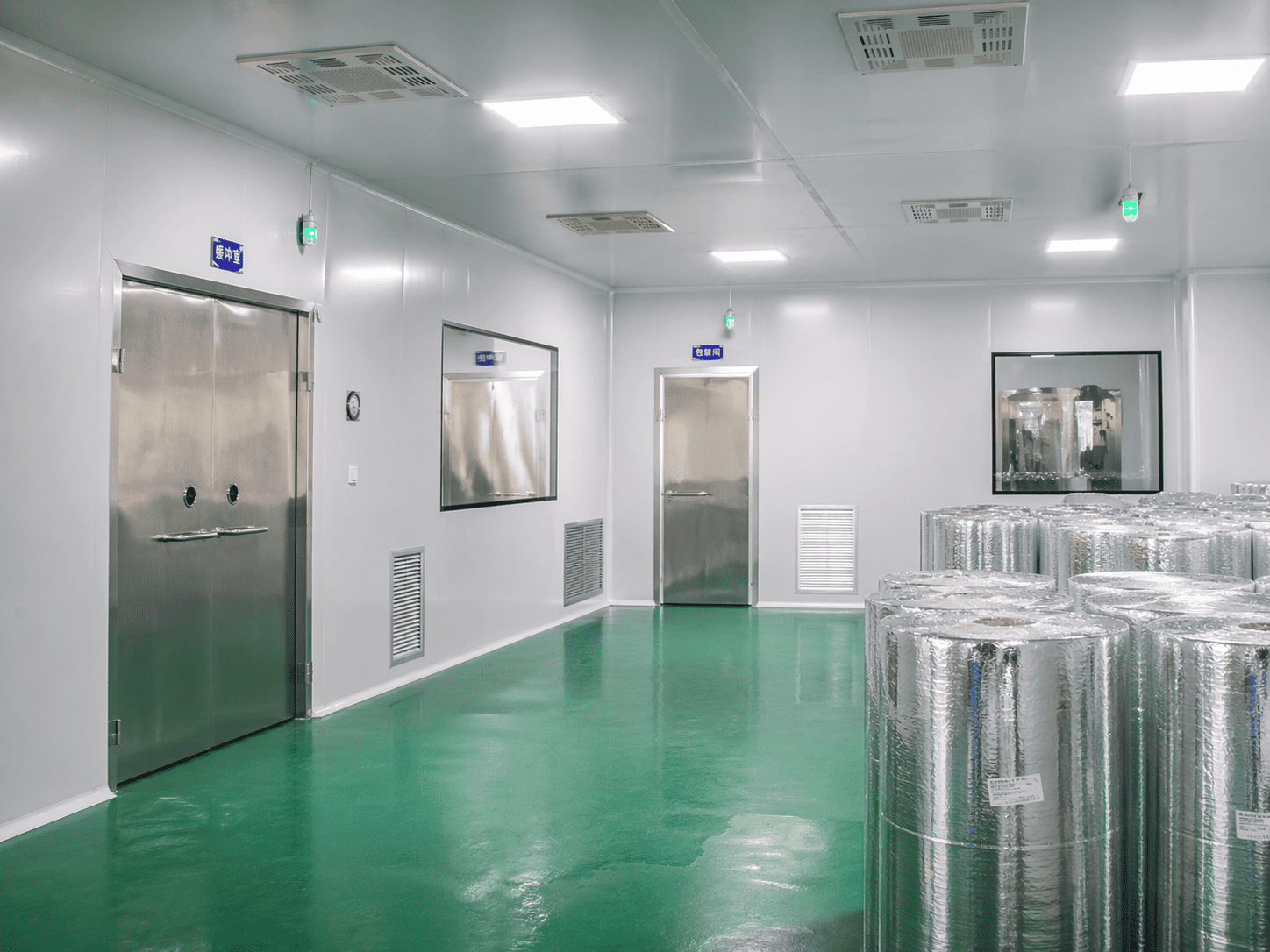 Matcha nitrogen packaging process in FSSC 22000 positive pressure clean room ensuring oxygen and moisture protection for bulk matcha powder